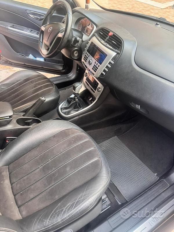 Usata Lancia Delta 105 CV (77 kW) 2011 Marrone Utilitaria