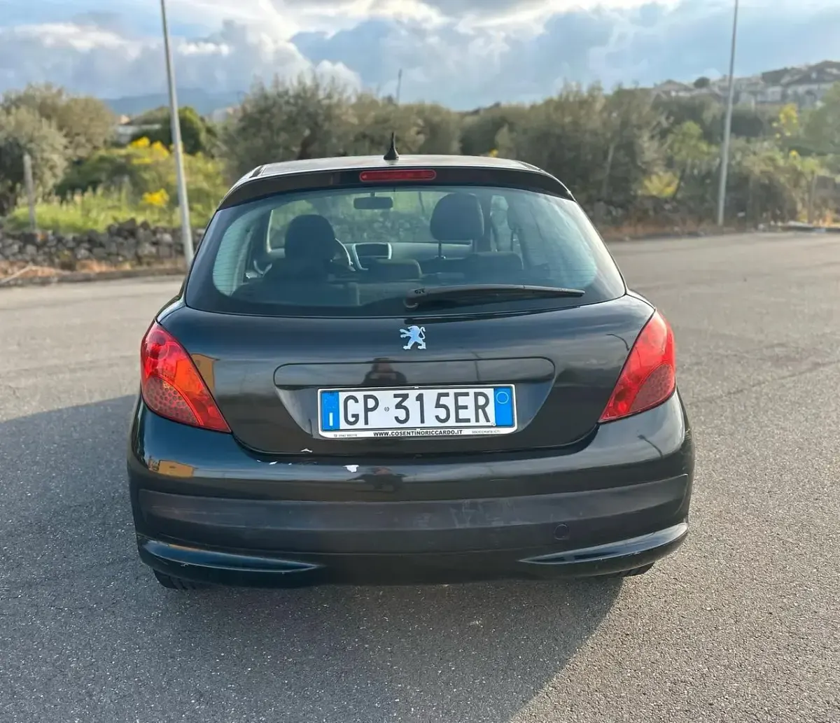 Usata Peugeot 207 73 CV (53 kW) 2007 Nero Berlina