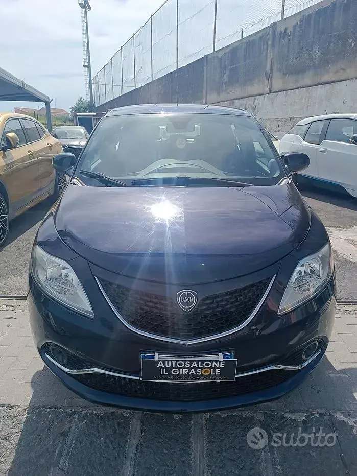 Usata Lancia Ypsilon 69 CV (50 kW) 2016 Blu Utilitaria