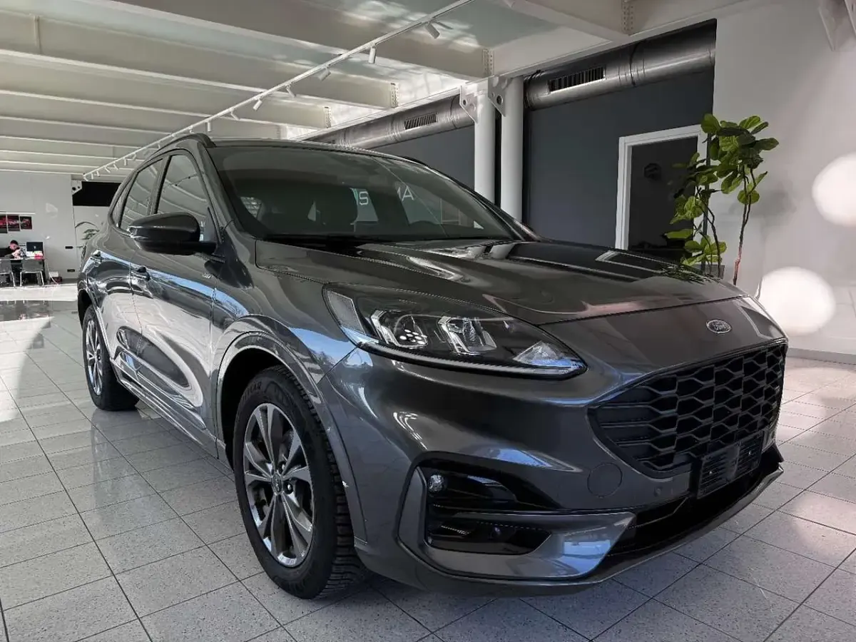Usata Ford Kuga ST-Line 120 CV (88 kW) 2024 Grigio metallizzato SUV