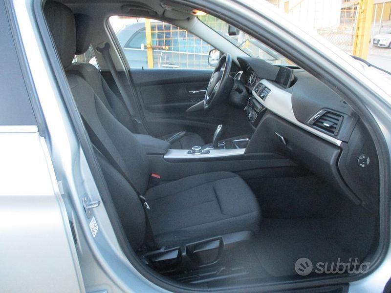 Usata BMW 318 Advantage 150 CV (110 kW) 2018 Grigio Station wagon
