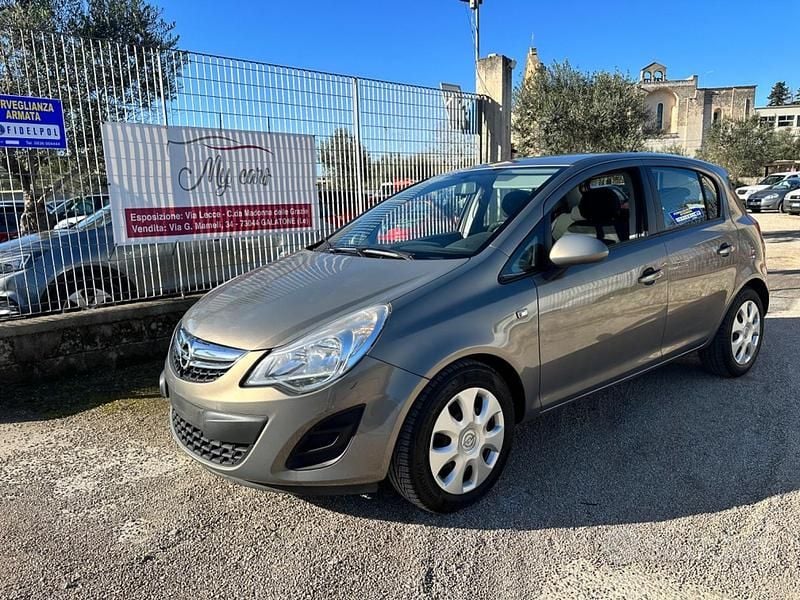Usata Opel Corsa 75 CV (55 kW) 2013 Grigio Berlina