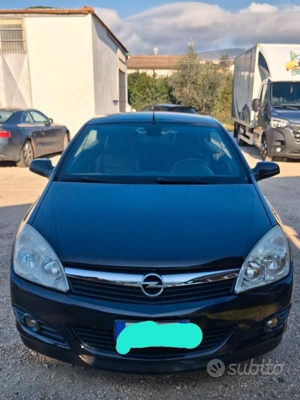 Usata Opel Astra Cabriolet 150 CV (110 kW) 2007 Nero Cabrio