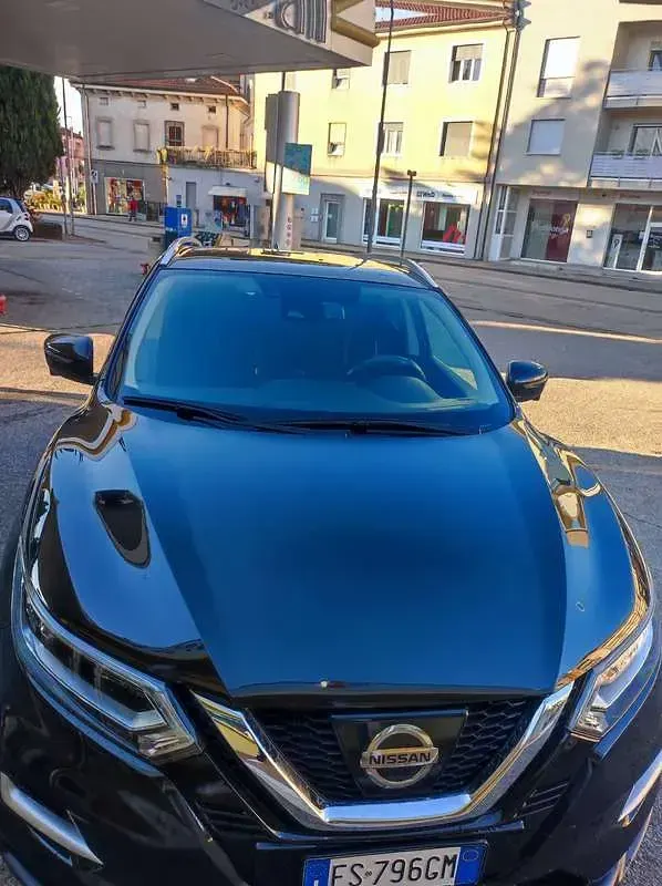 Usata Nissan Qashqai N-Connecta 110 CV (80 kW) 2018 Nero SUV