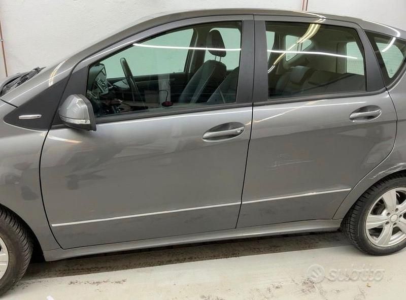 Usata Mercedes A160 Avantgarde 95 CV (69 kW) 2011 Grigio Berlina
