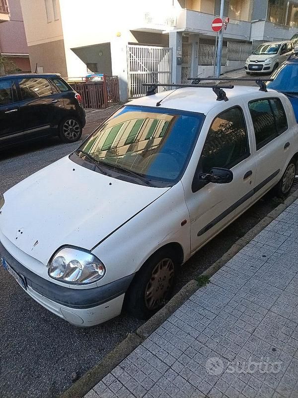 Bianco Usata 2000 Renault Clio II Tre volumi | 500 € (Super prezzo) - Immagine 1/3