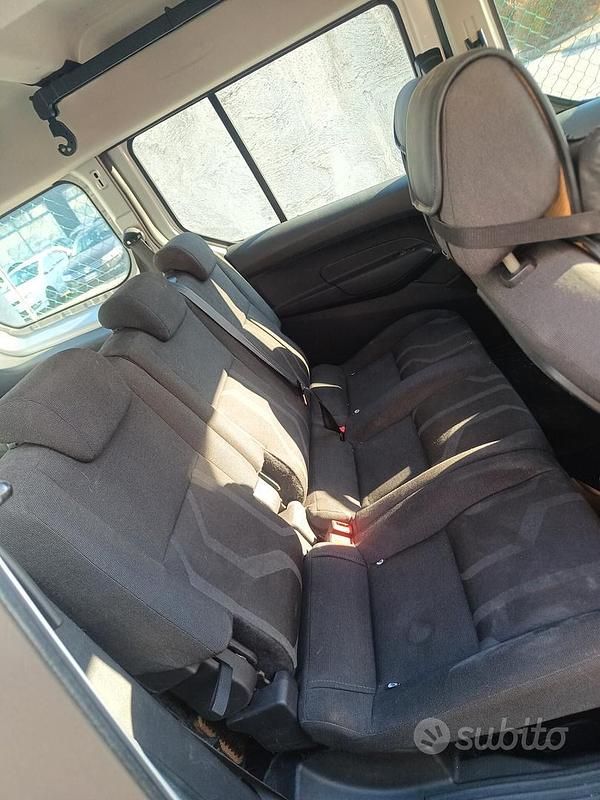 Usata Ford Tourneo Connect Titanium 115 CV (84 kW) 2014 Grigio Monovolume