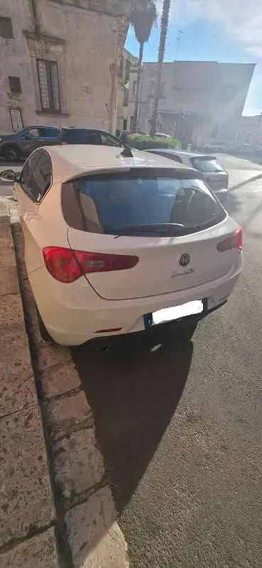 Usata Alfa Romeo Giulietta Distinctive 105 CV (77 kW) 2010 Bianco Utilitaria