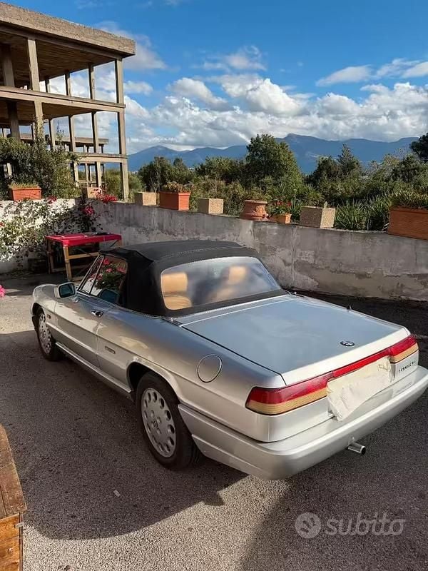 Usata Alfa Romeo Spider 128 CV (94 kW) 1990 Grigio Cabrio