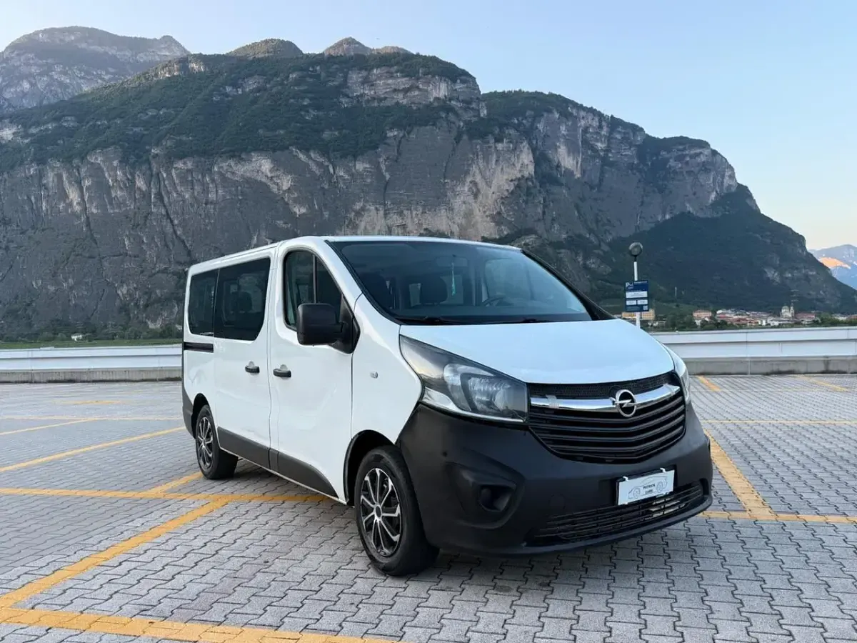 Usata Opel Vivaro 90 CV (66 kW) 2015 Bianco Monovolume