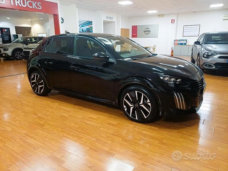 Usata Peugeot 208 GT 101 CV (74 kW) 2024 Nero Utilitaria