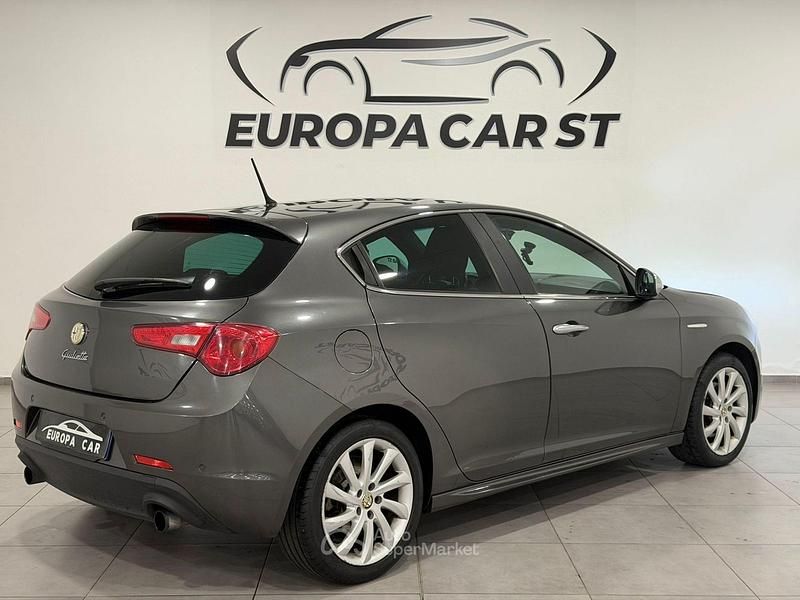 Usata Alfa Romeo Giulietta Exclusive 140 CV (102 kW) 2012 Grigio Berlina