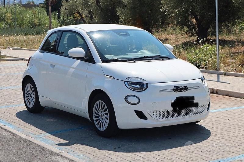 Usata Fiat 500e Pop 41 kW (57 CV) 2024 Bianco Berlina