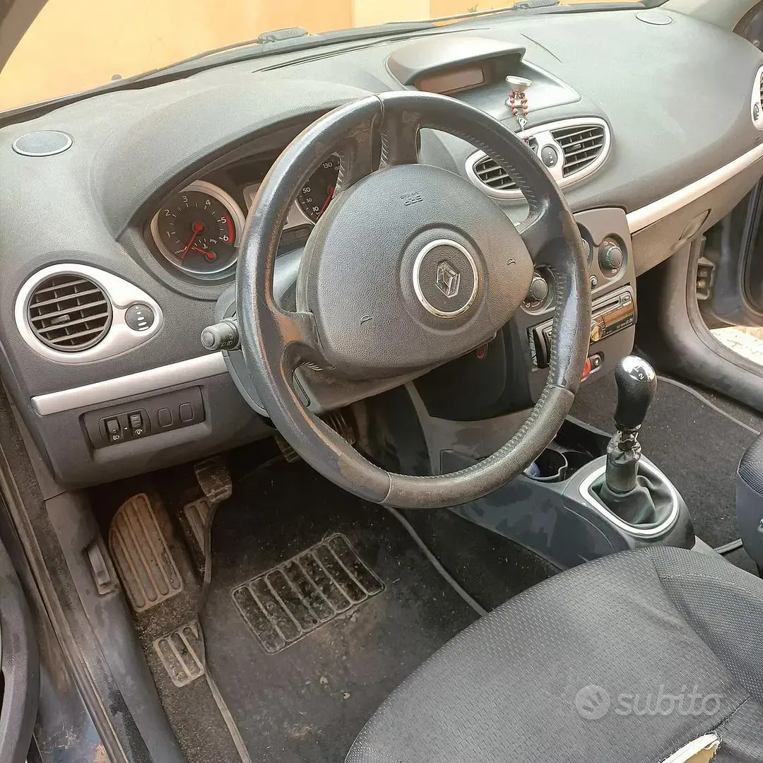 Usata Renault Clio 85 CV (62 kW) 2006 Blu Utilitaria