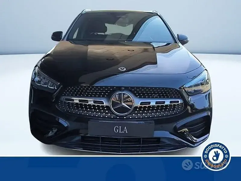 Usata Mercedes GLA180 AMG line 116 CV (85 kW) 2025 Nero SUV
