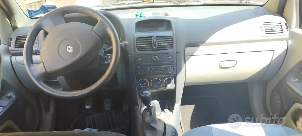 Usata Renault Clio II 58 CV (42 kW) 2004 Utilitaria