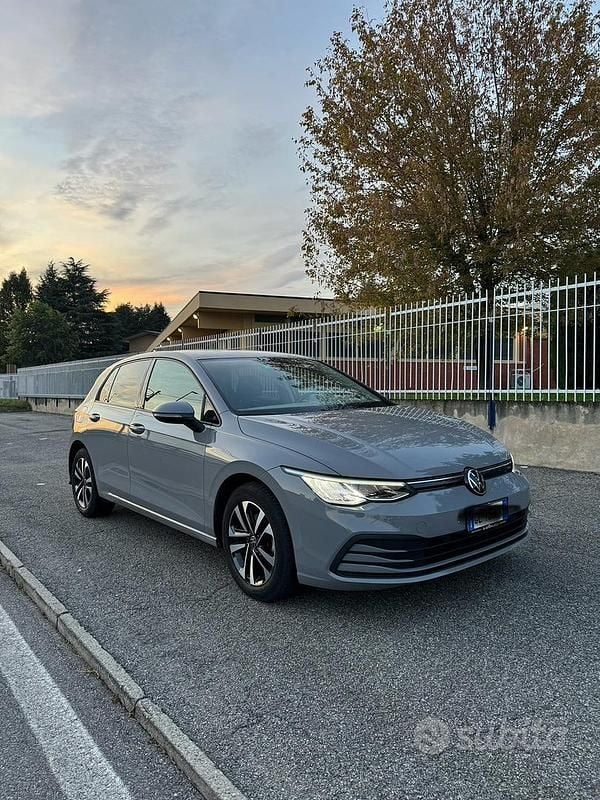 Grigio Usata 2020 VW Golf VIII Style Tre volumi | 19.000 € (Ottimo prezzo) - Immagine 1/4