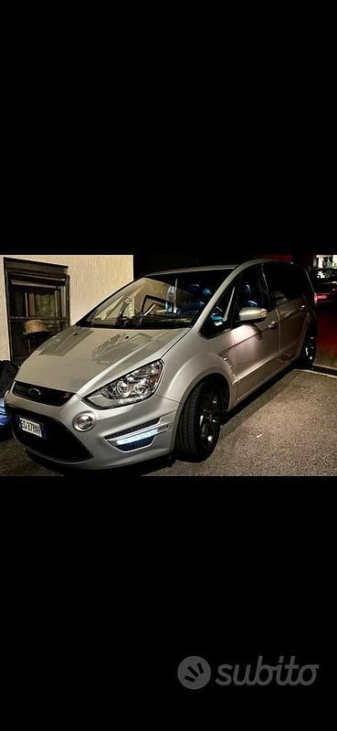 Begagnad Ford S-MAX Titanium 163 HK (119 kW) 2011 Grå Minibuss