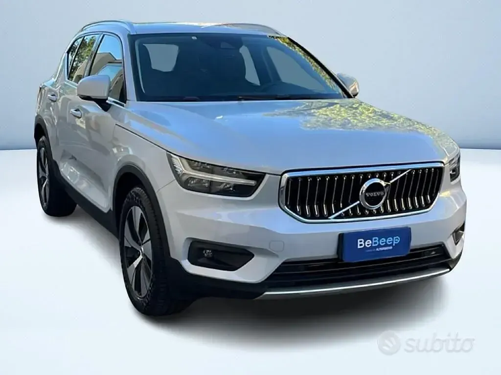 Usata Volvo XC40 Inscription 129 CV (94 kW) 2021 Argento SUV