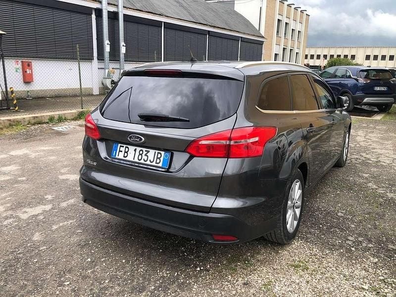 Usata Ford Focus 120 CV (88 kW) 2015 Grigio Station wagon