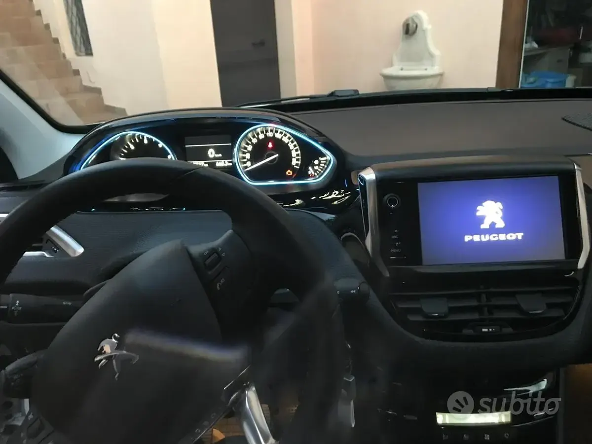 Usata Peugeot 2008 99 CV (72 kW) 2017 Bianco SUV