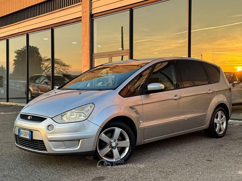 Usata Ford S-MAX Titanium 140 CV (102 kW) 2007 Argento Monovolume