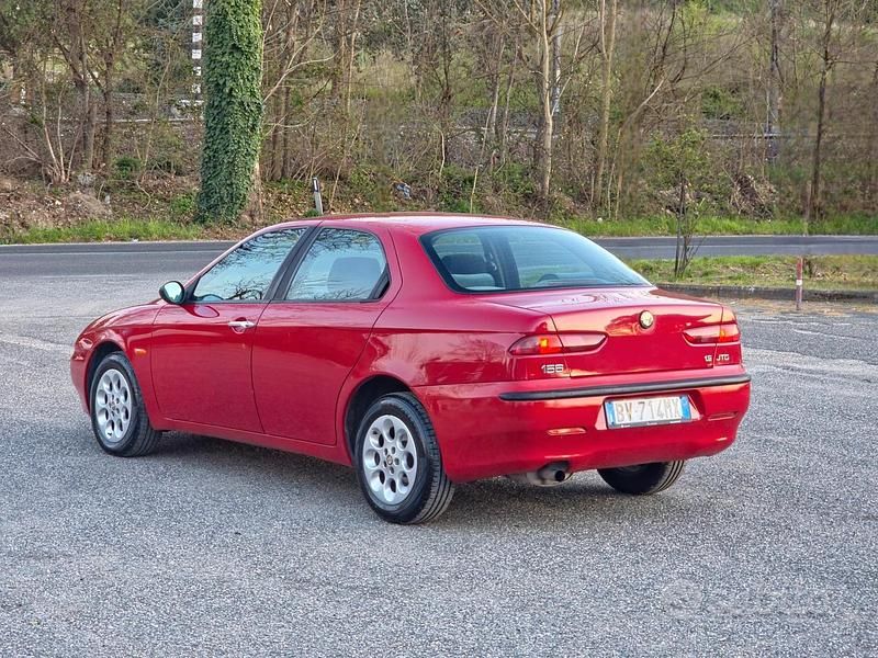 Usata Alfa Romeo 156 Distinctive 116 CV (85 kW) 2001 Rosso Berlina