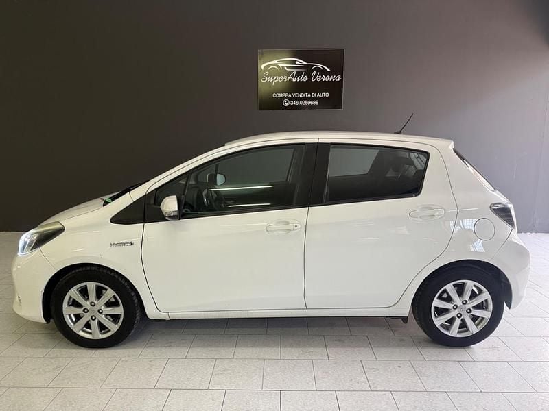 Usata Toyota Yaris Hybrid Style 74 CV (54 kW) 2014 Bianco Berlina