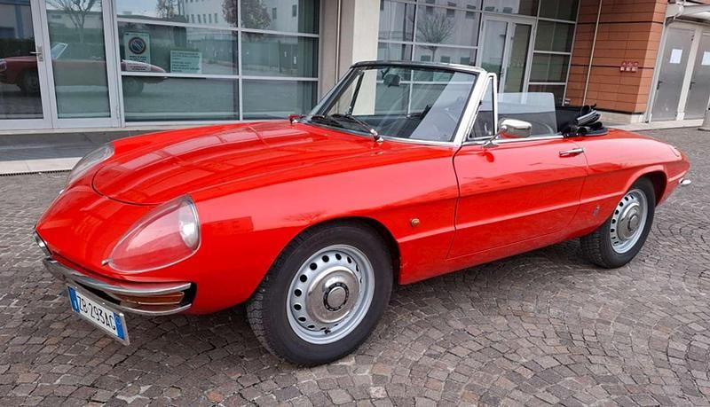 Usata Alfa Romeo Spider 110 CV (80 kW) 1966 Rosso Cabrio