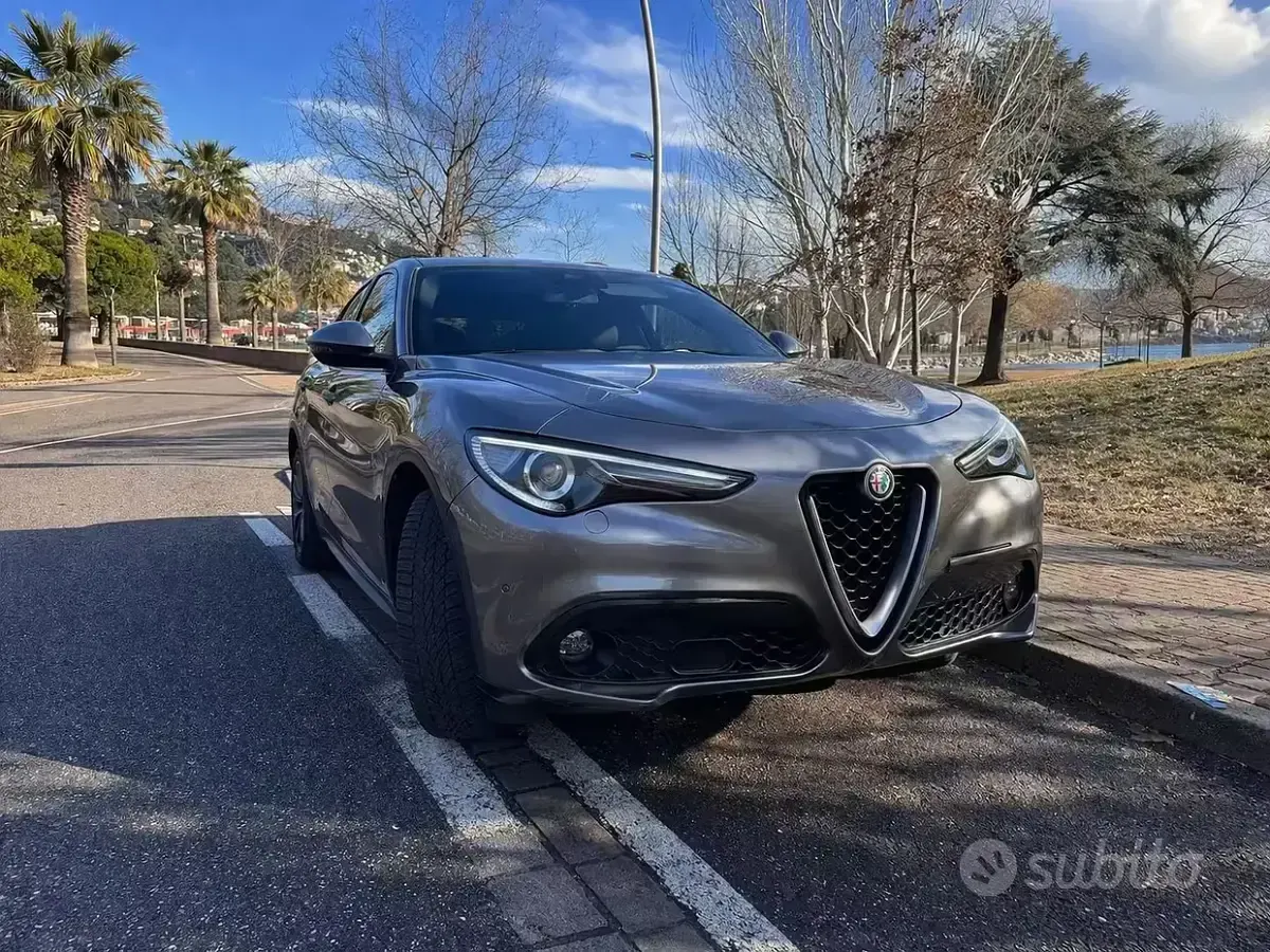 Usata Alfa Romeo Stelvio Veloce 210 CV (154 kW) 2017 Grigio SUV
