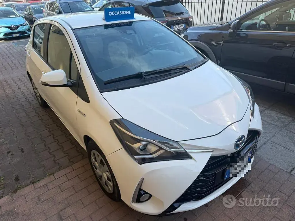 Gebraucht Toyota Yaris Hybrid Business Edition 73 PS (53 kW) 2018 Weiß Limousine