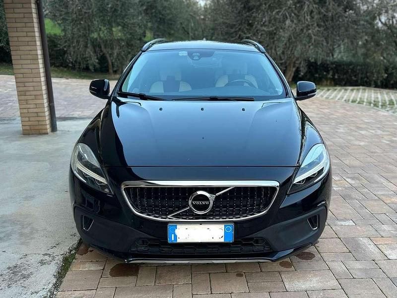 Usata Volvo V40 CC Kinetic 120 CV (88 kW) 2016 Nero Station wagon
