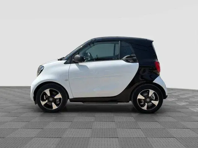 Usata Smart ForTwo Electric Drive Passion 41 kW (56 CV) 2021 White con cella nera