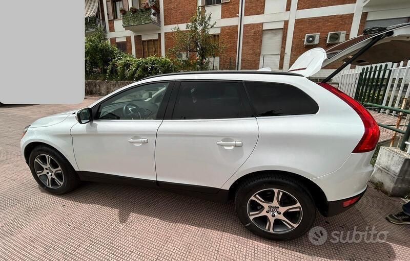 Usata Volvo XC60 Kinetic 215 CV (158 kW) 2011 Bianco SUV