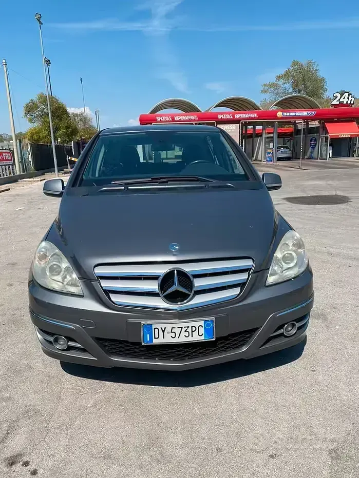 Usata Mercedes B180 109 CV (80 kW) 2010 Grigio Monovolume
