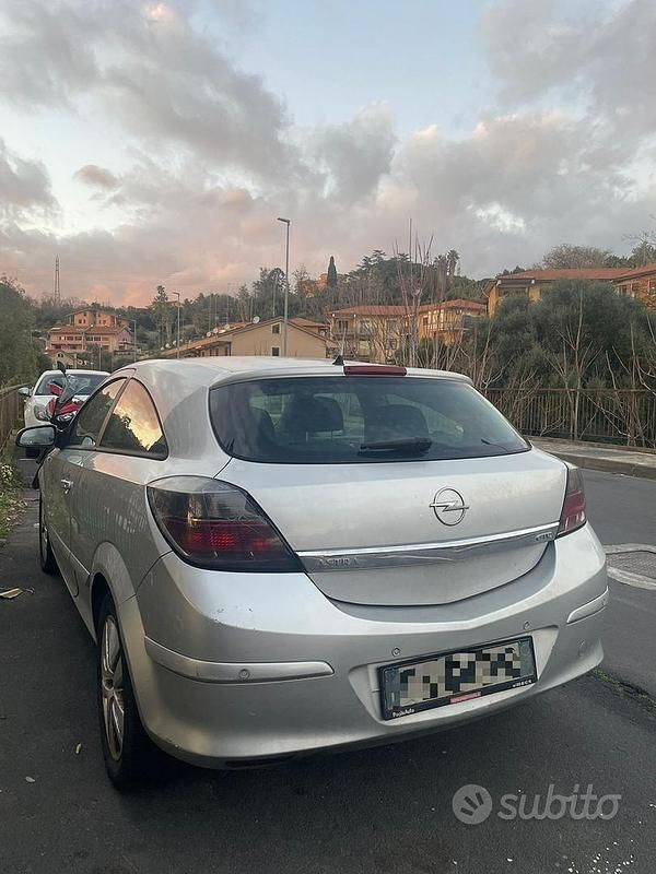 Occasion Opel Astra GTC 2007 Gris Coupé