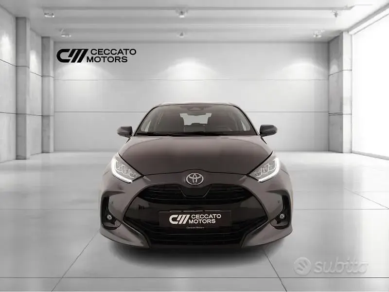 Usata Toyota Yaris Hybrid Trend 116 CV (85 kW) 2025 Grigio Berlina
