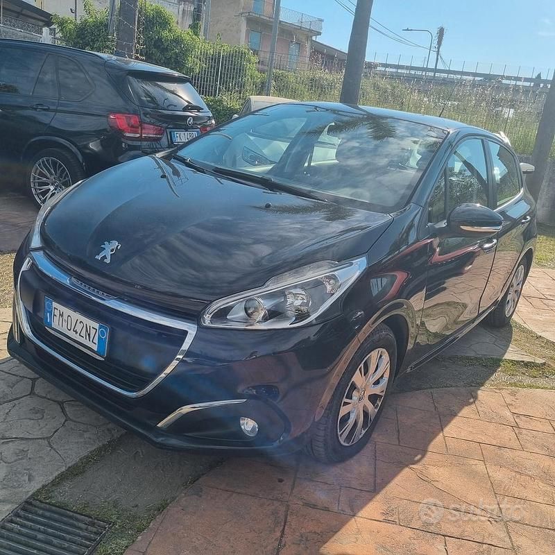 Usata Peugeot 208 Active 82 CV (60 kW) 2018 Grigio Utilitaria