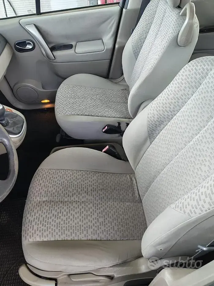 Usata Renault Scenic E-Tech 106 CV (77 kW) 2006 Grigio Monovolume