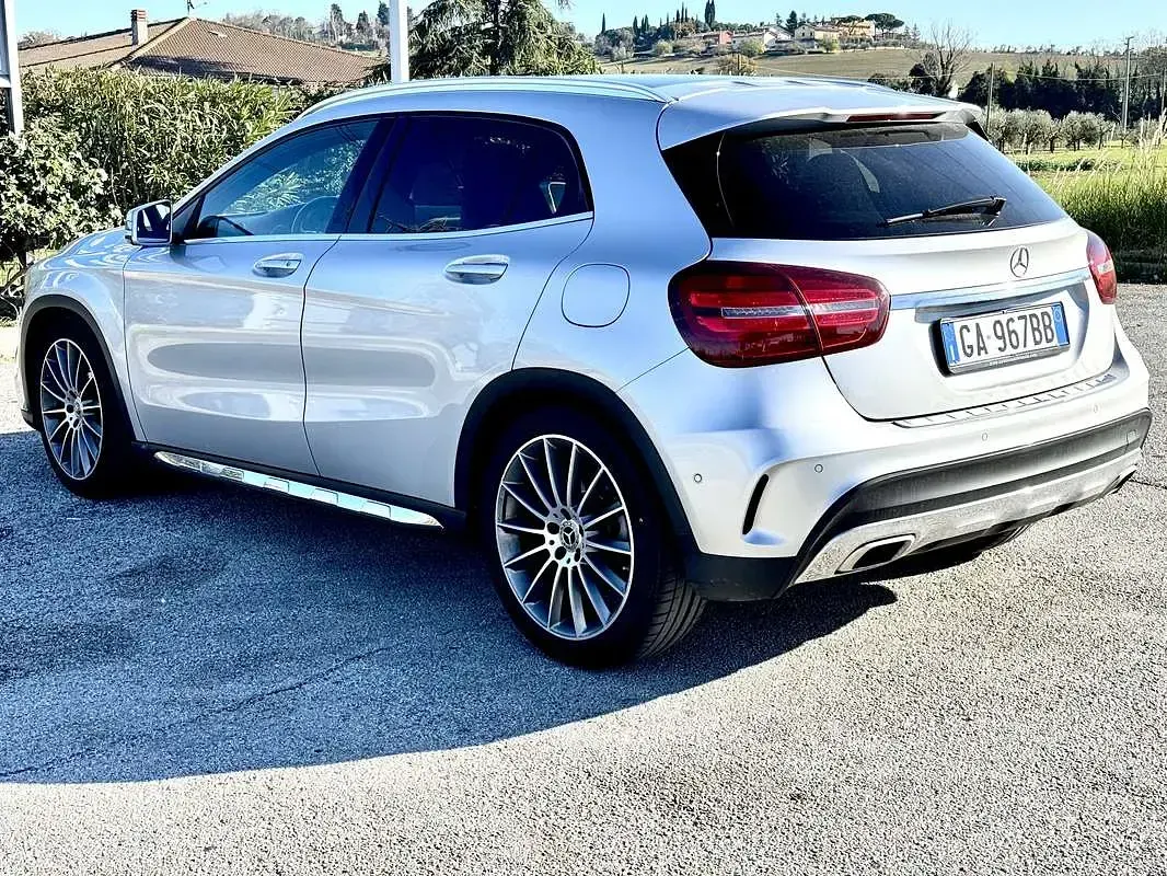 Begagnad Mercedes GLA220 Premium 170 HK (125 kW) 2018 Silver SUV
