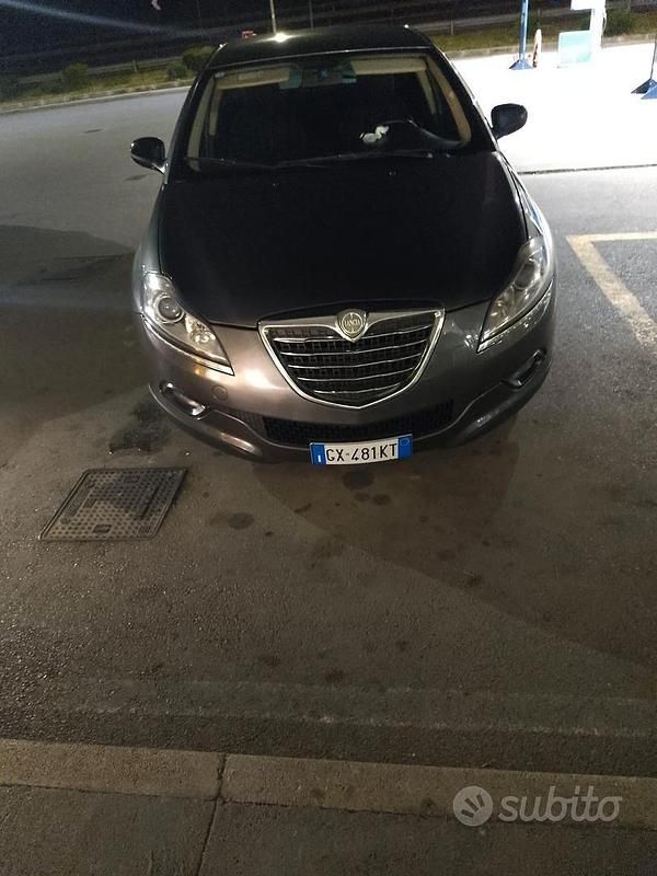 Usata Lancia Delta 120 CV (88 kW) 2012 Grigio Utilitaria