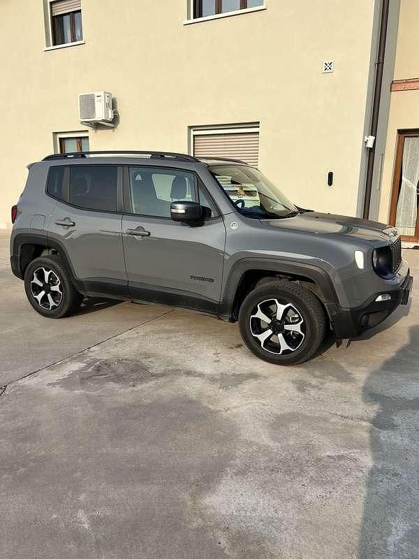 Usata Jeep Renegade Trailhawk 179 CV (131 kW) 2022 Grigio SUV