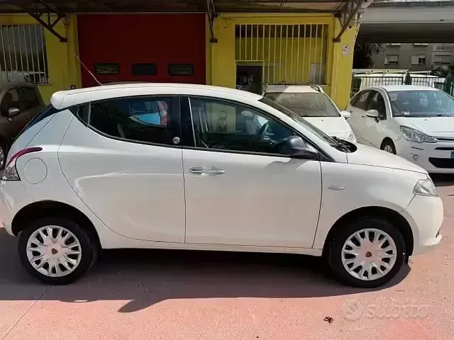 Usata Lancia Ypsilon 80 CV (58 kW) 2013 Bianco Utilitaria