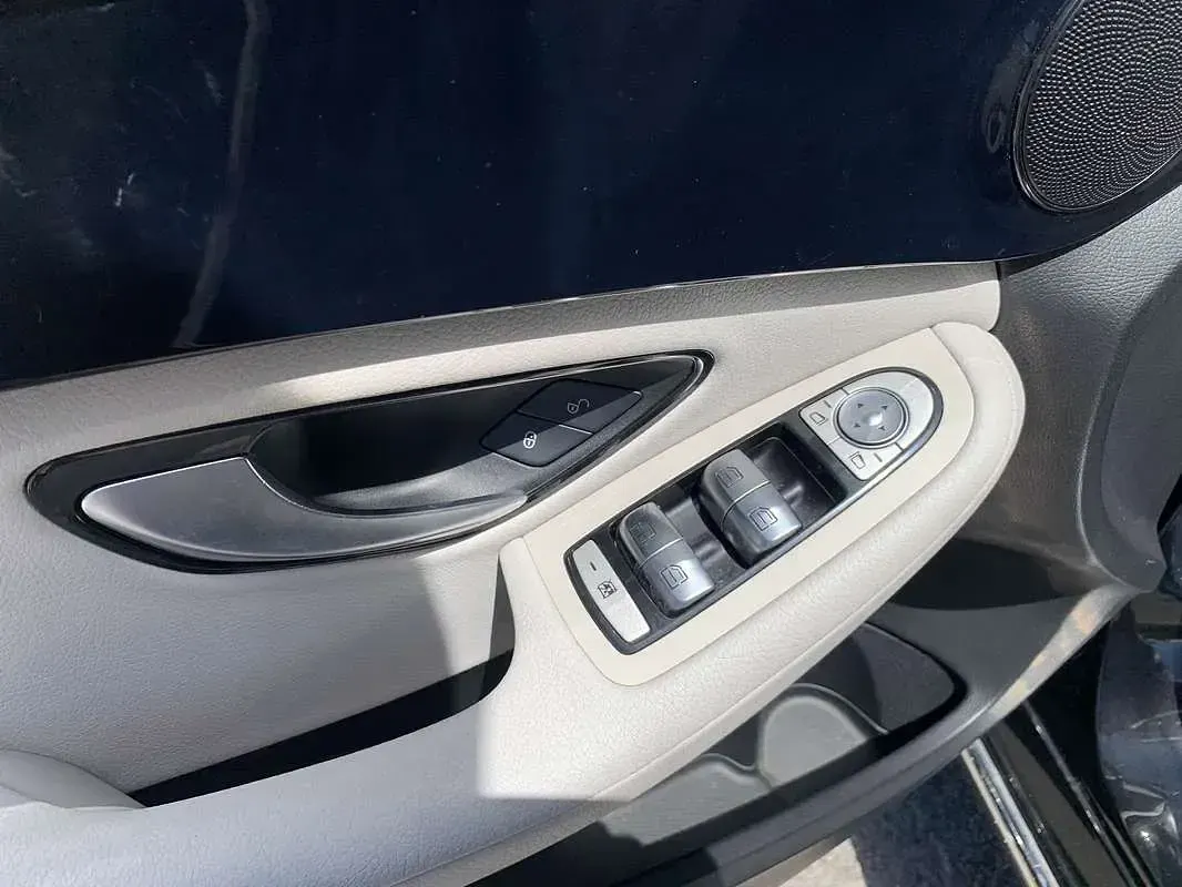 Usata Mercedes C180 116 CV (85 kW) 2015 Nero Berlina