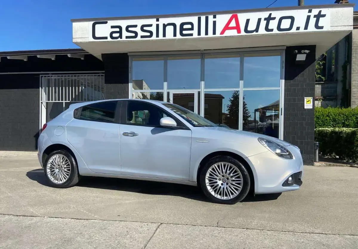 Usata Alfa Romeo Giulietta Super 120 CV (88 kW) 2017 Grigio Utilitaria
