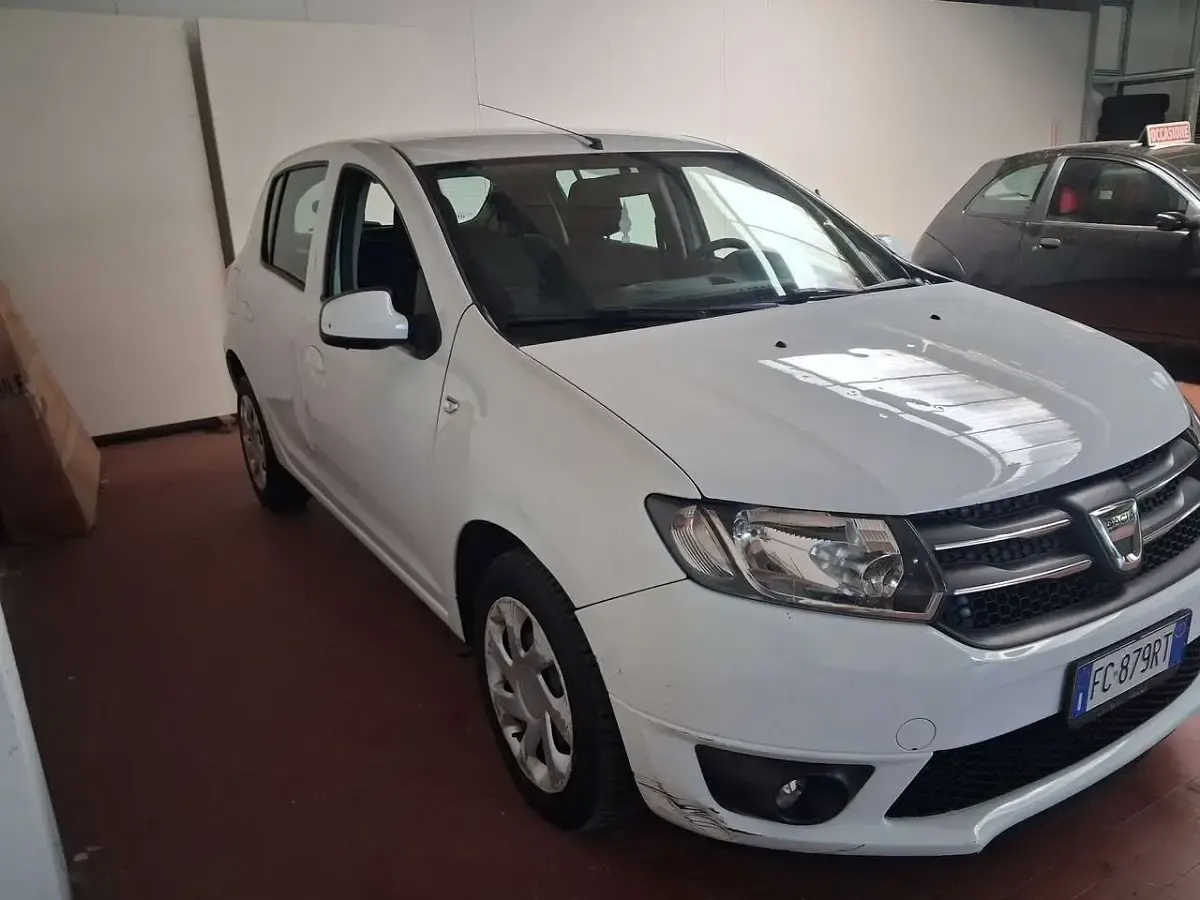 Usata Dacia Sandero Lauréate 75 CV (55 kW) 2016 Bianco Berlina