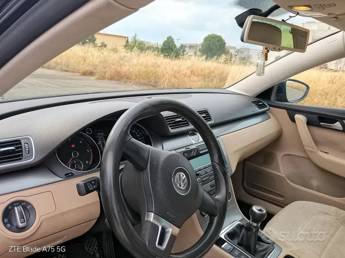 Usata VW Passat 105 CV (77 kW) 2012 Berlina