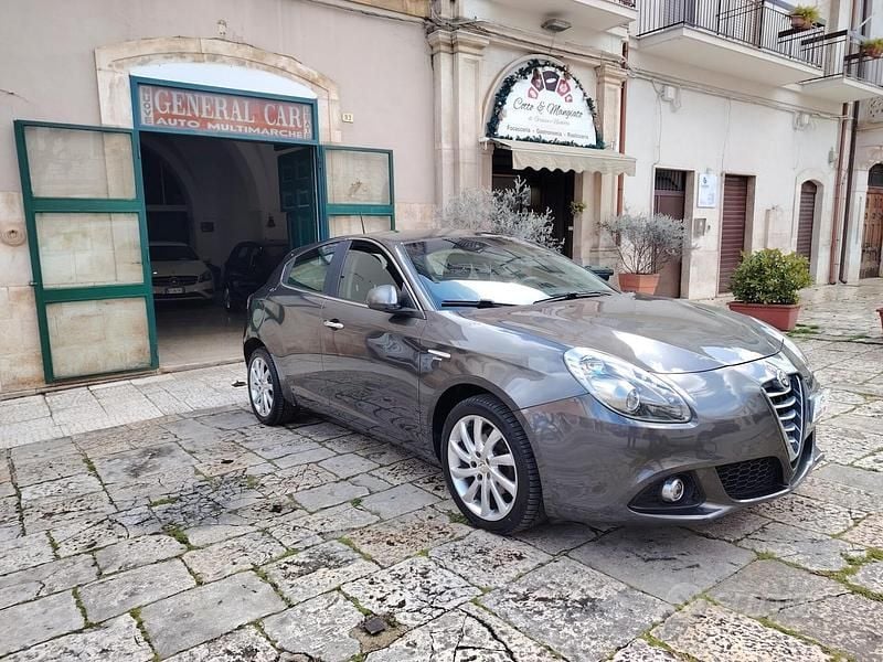 Usata Alfa Romeo Giulietta Distinctive 120 CV (88 kW) 2016 Grigio Utilitaria