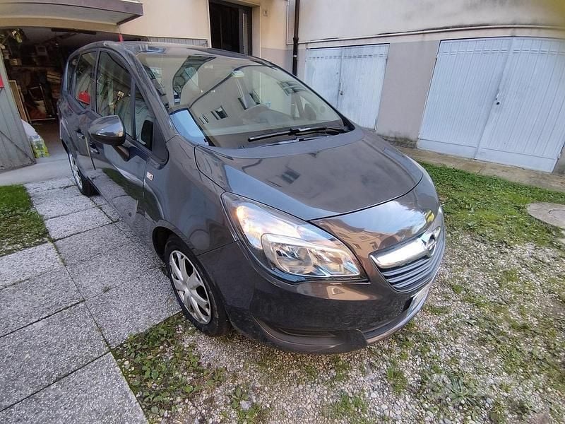 Usado Opel Meriva 2017 Gris Monovolumen