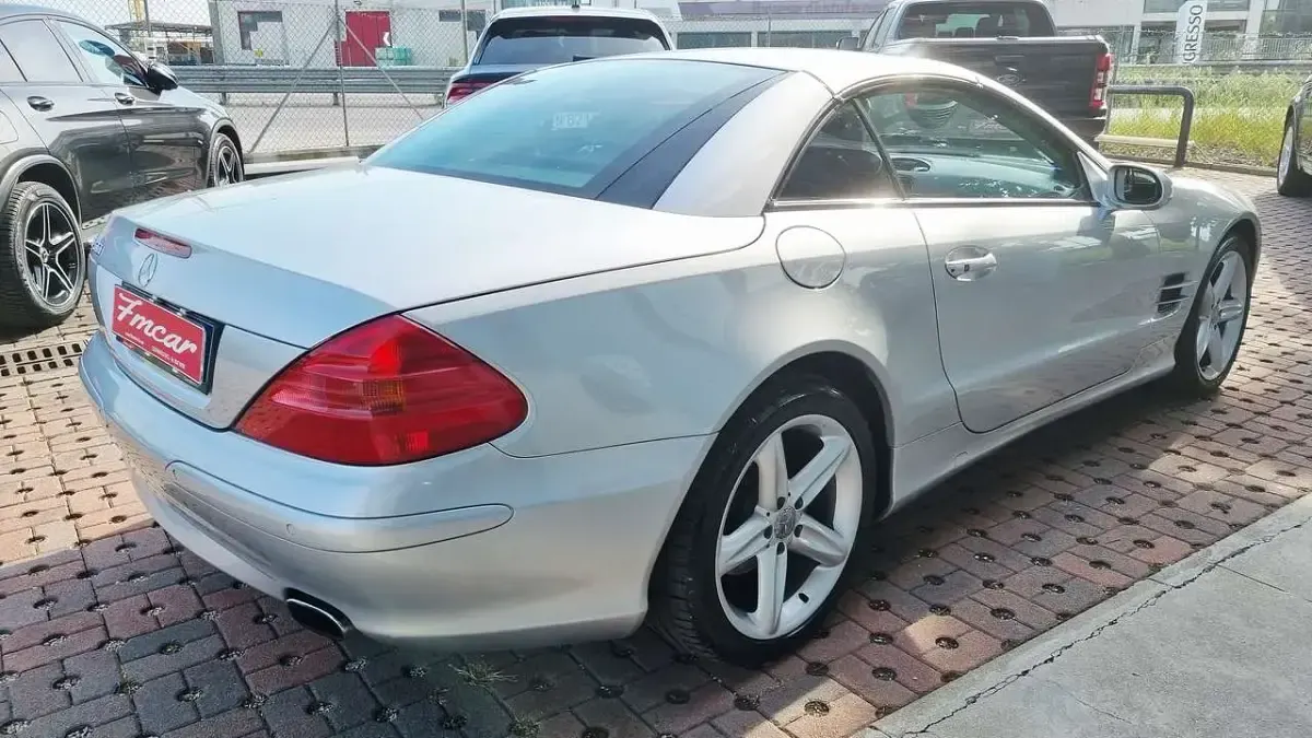 Usata Mercedes SL500 306 CV (225 kW) 2002 Argento Cabrio